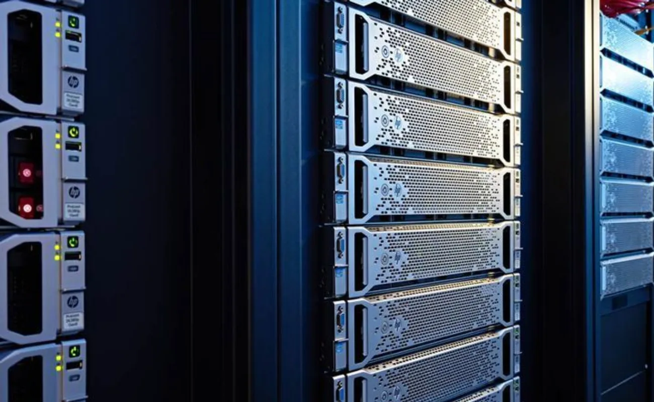 8 Advanced Server Solutions for High-Performance Workloads